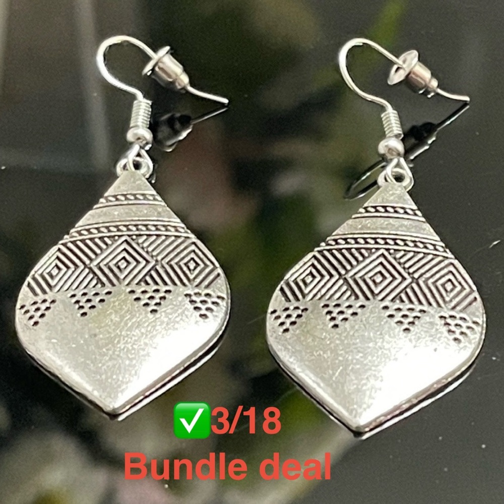 ✅ 3/18 🆕 Bohemian vintage water drop style Hollow Drop Dangle Earrings